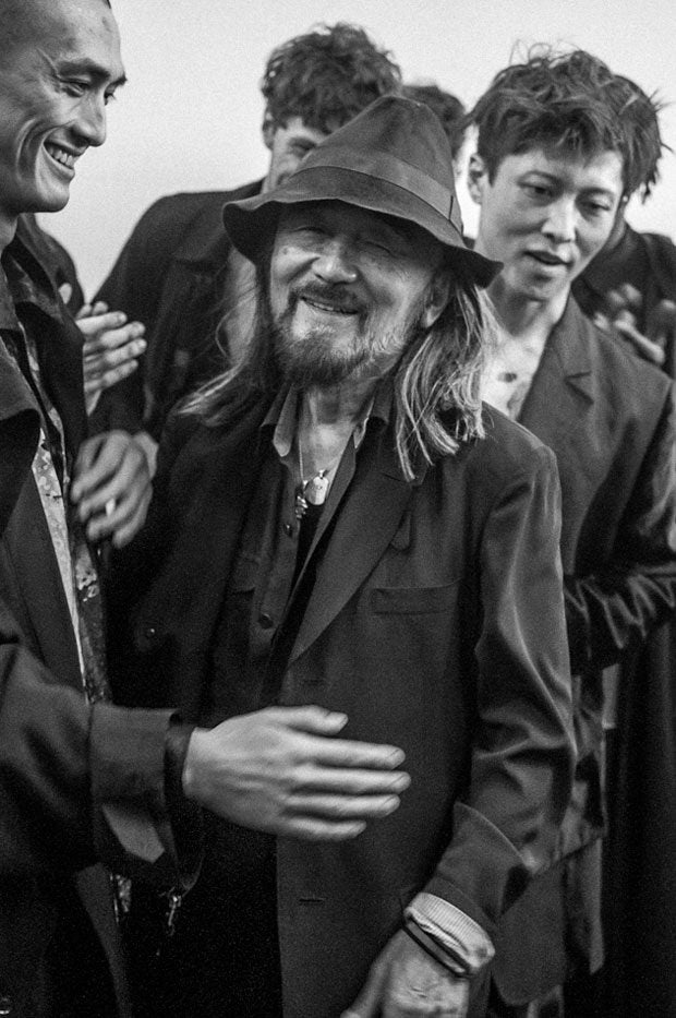 Yohji Yamamoto "decostruisce" il mercato dei profumi con la linea 'Yohji'