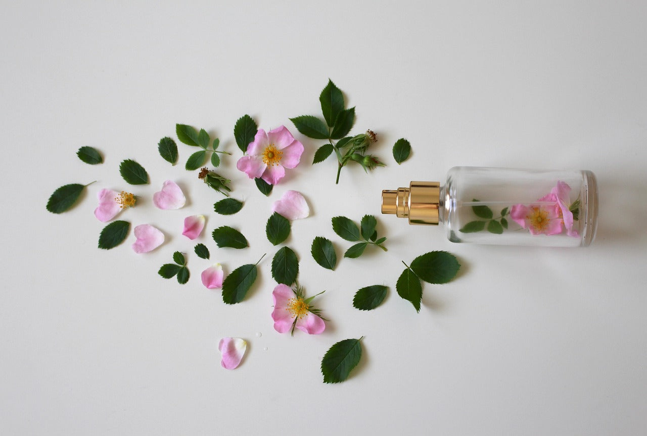 Come far durare il profumo quando fa freddo: consigli pratici