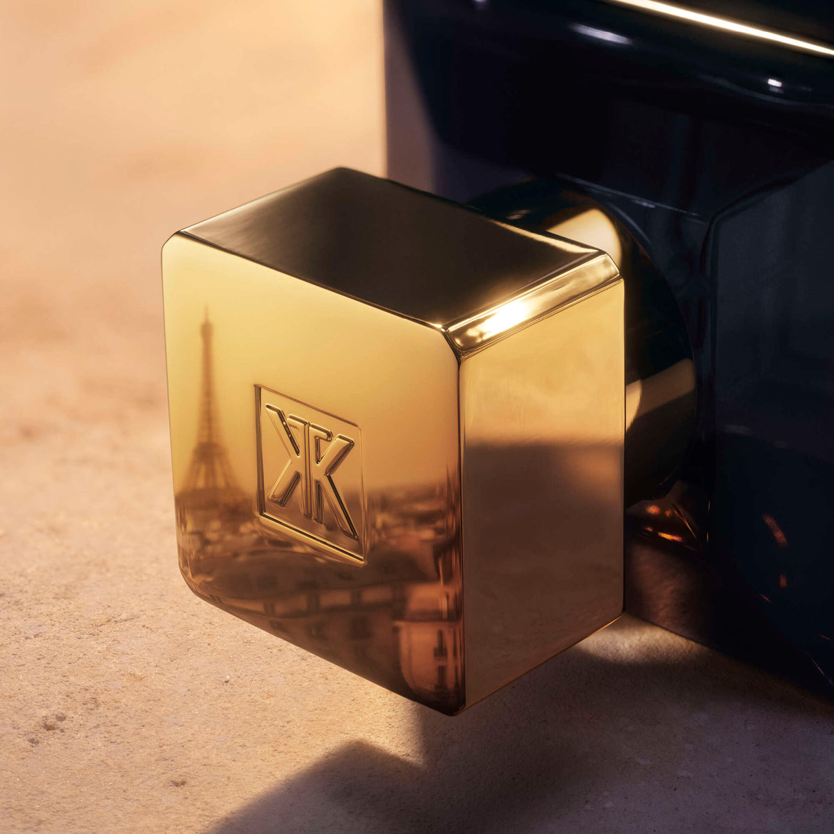 MFK OUD velvet mood 70ml - dettaglio tappo oro logo KK